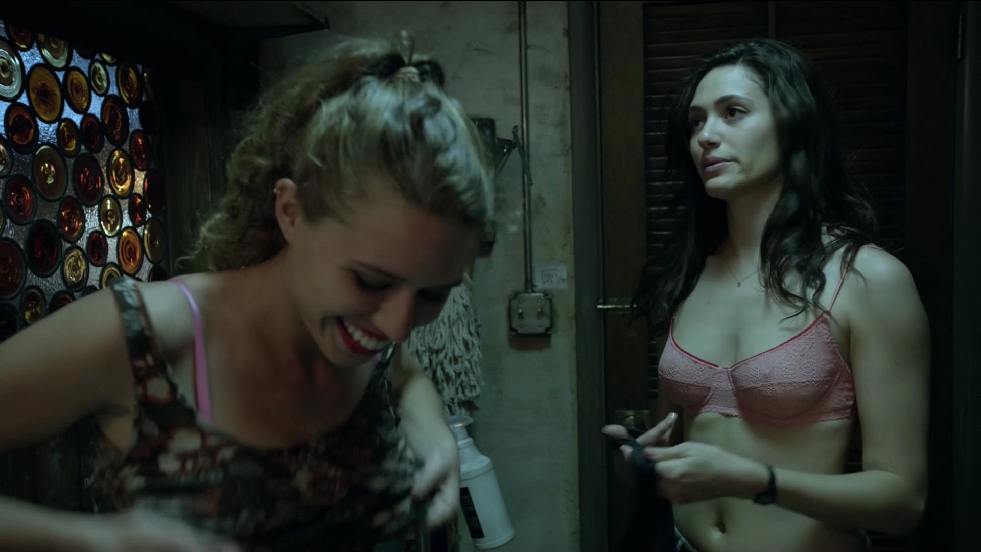 Ileana Huxley, Emmy Rossum - Shameless s05e01 (2015) HD 1080p.