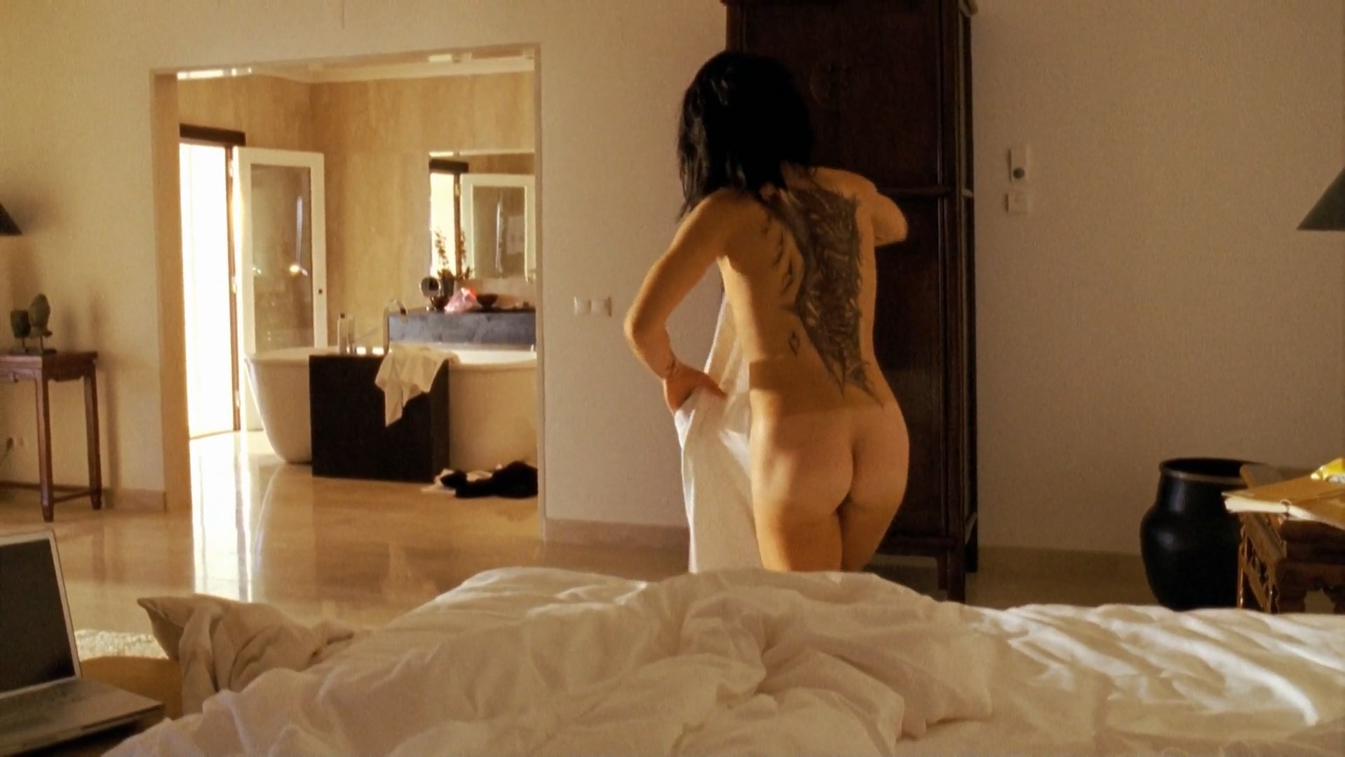 Noomi Rapace Nude. 