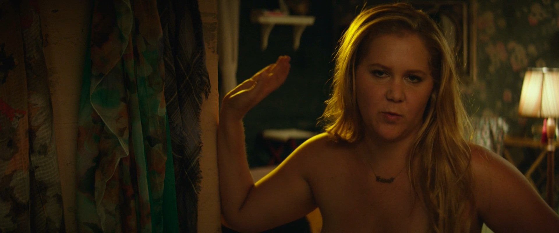 Amy Schumer Nude - 3 Pictures: Rating 6.77/10