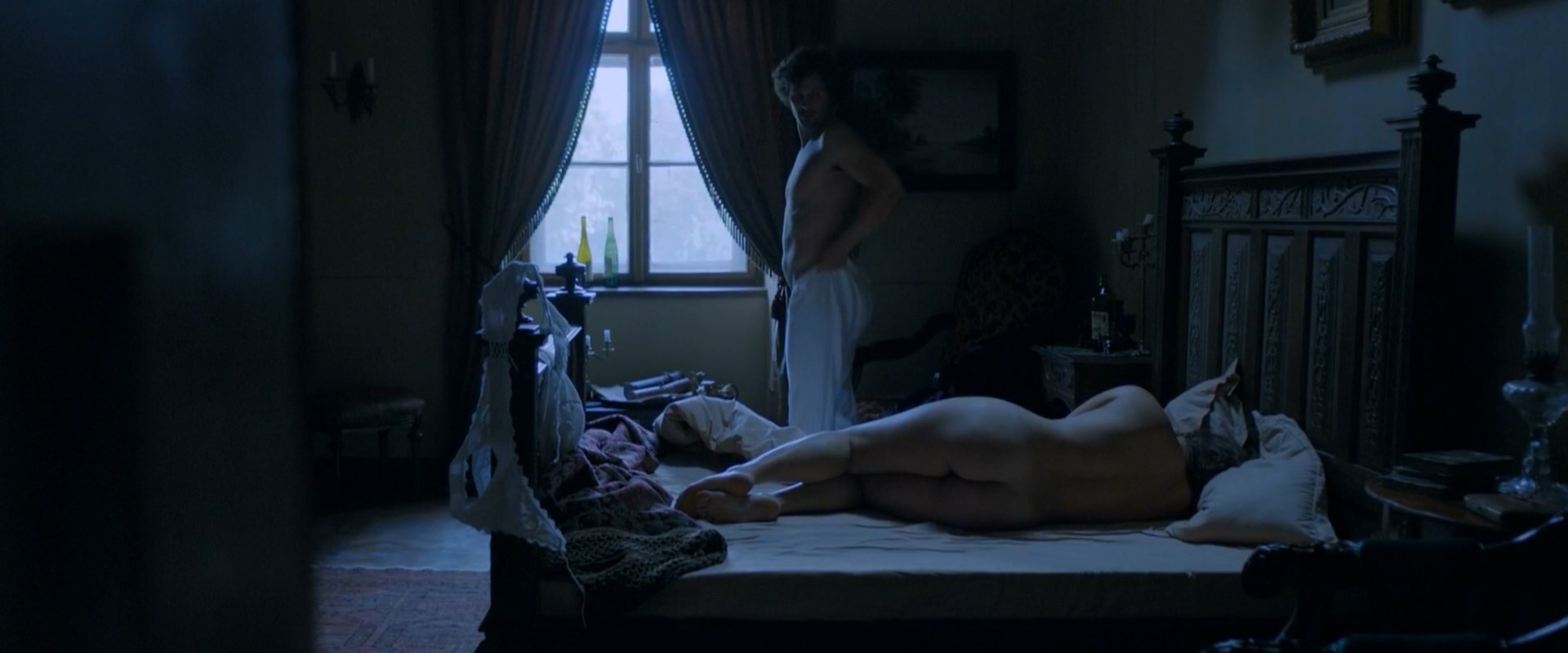 Has julia garner ever been nude - Julia Garner nude, topless pict...