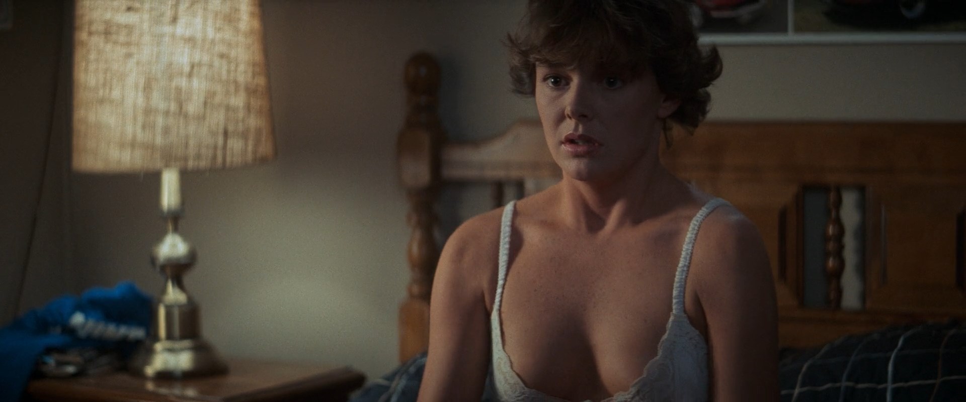 Irina Irvine, Amanda Bearse - Fright Night (1985) HD 1080p.