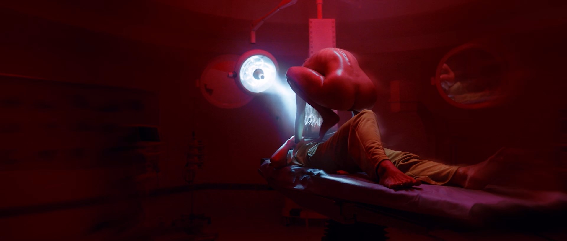 Paulina Andreeva, Nino Ninidze, Alena Akimova - 13 Klinicheskaya s01e02e05 (2022) HD 1080p