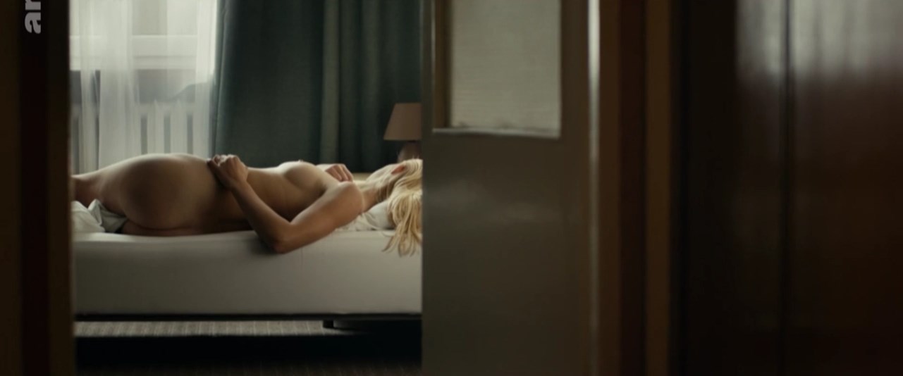 Anna Dzieduszycka, Julia Kalinowska - The Dress (Sukienka) (2020) HD 720p