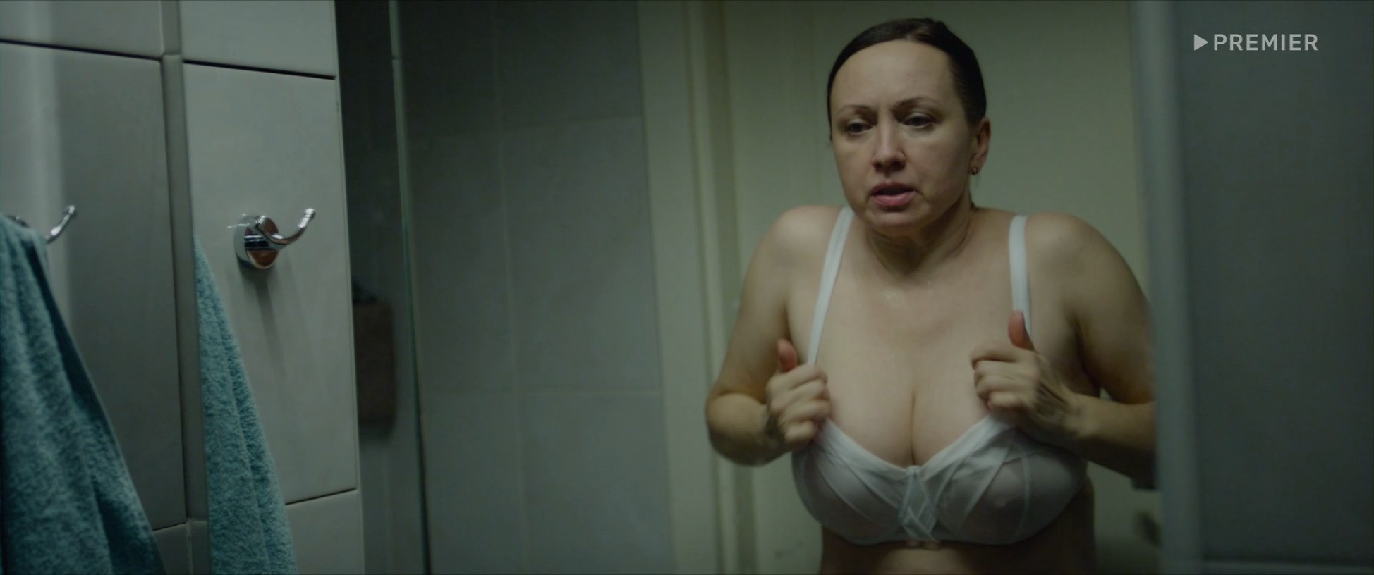 Toyda kelin aldaydi Bokira qizlar bilan mobil porno