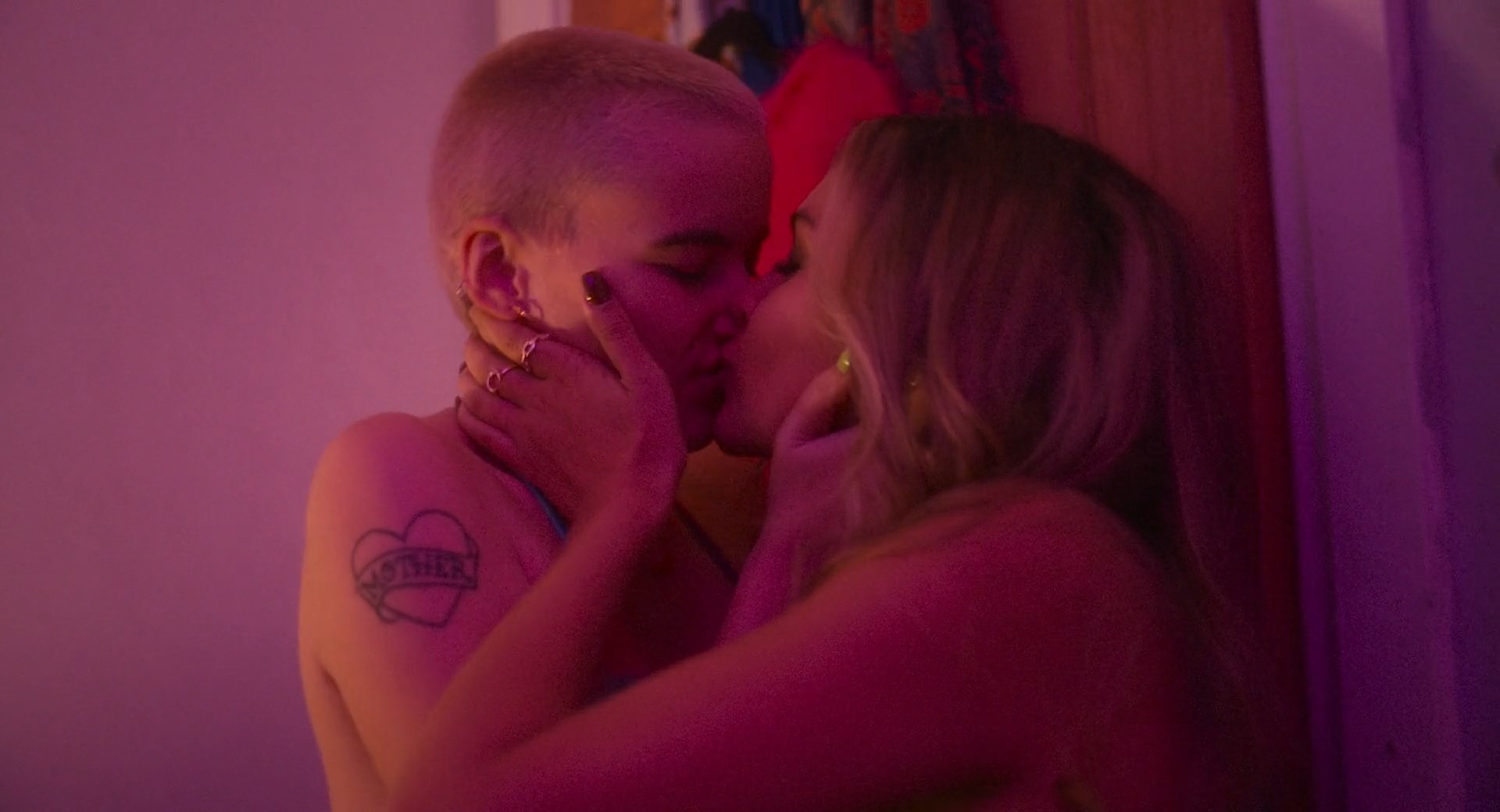 Mia Artemis, Alex King, Dannika Uusi-Hakimo, Elly Hiraani Clapin - The Longest Weekend (2022) HD 1080p