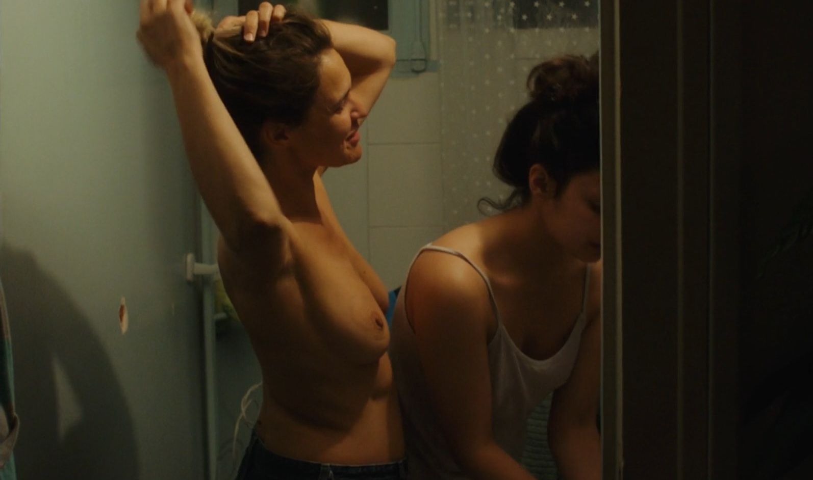 Marie Denarnaud, Noée Abita - Tender Age (L'âge tendre) (2020) HD 1080p