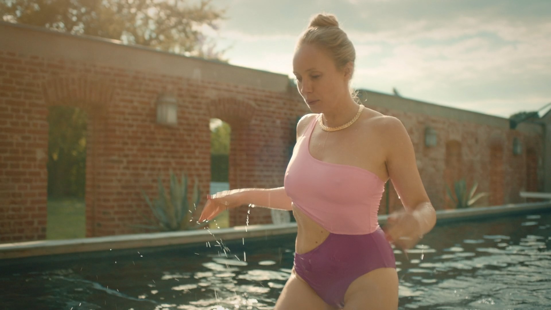 Katharina Heyer, Tara Fischer - Düstersee (2023) HD 1080p