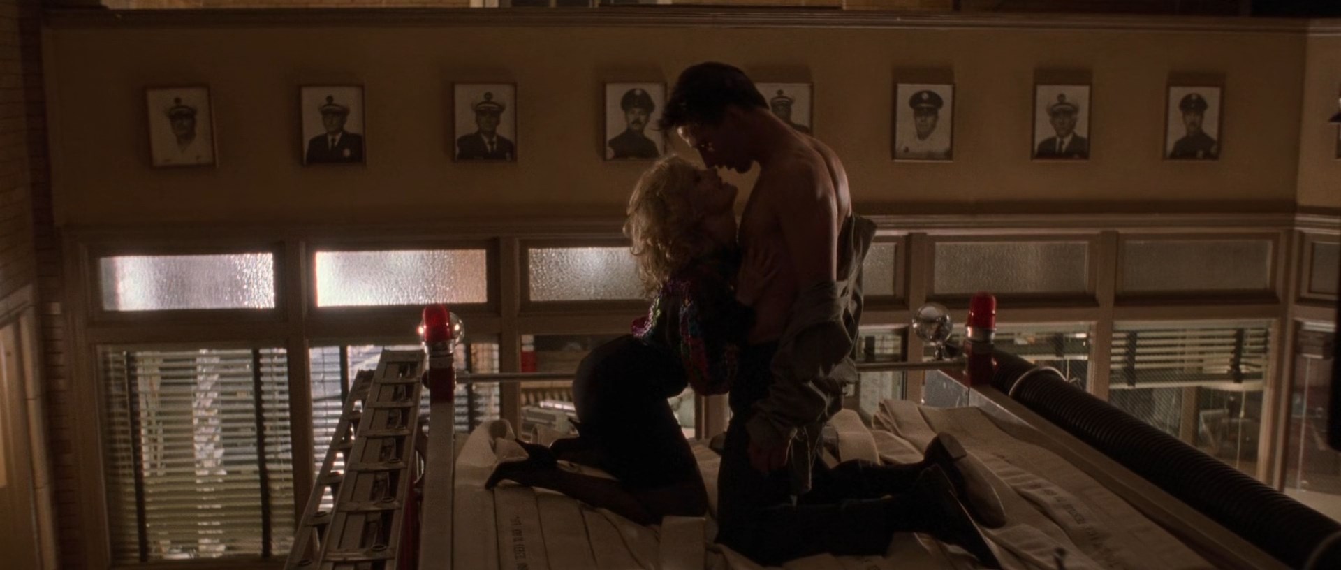 Jennifer Jason Leigh, Rebecca De Mornay - Backdraft (1991) HD 1080p